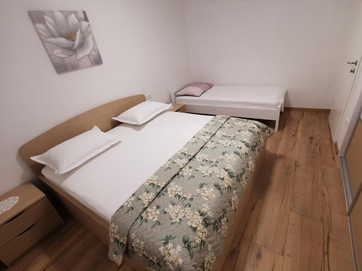 Apartman Marel Zrnovnica Ngoại thất bức ảnh